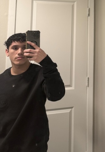 Josue (@josue261) — my photo № 3