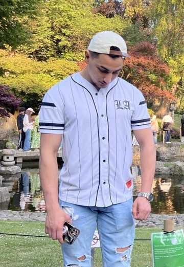 Yahia (@yahia72) — my photo № 1